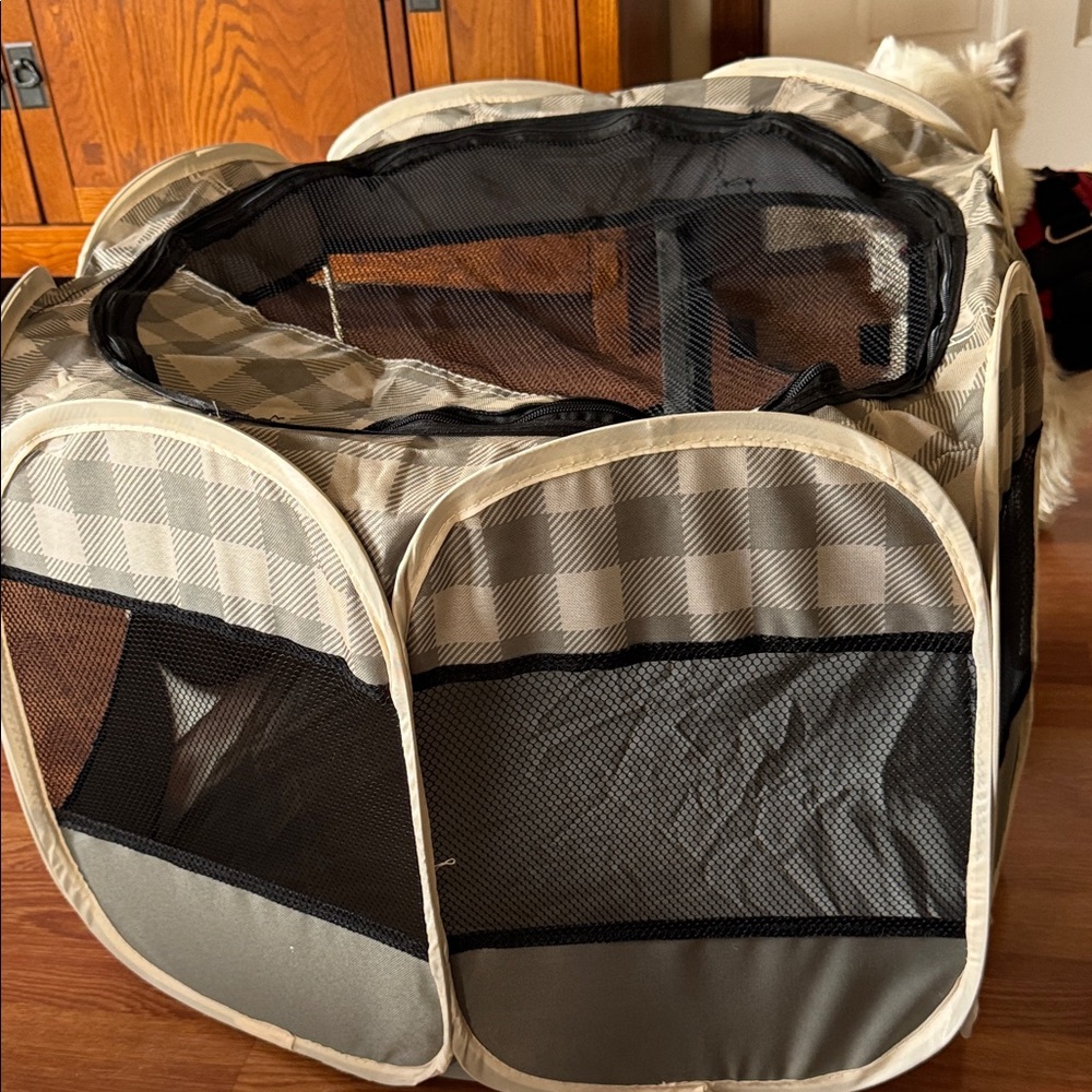 Coleman Checkered Beige and Black Pet Habitat